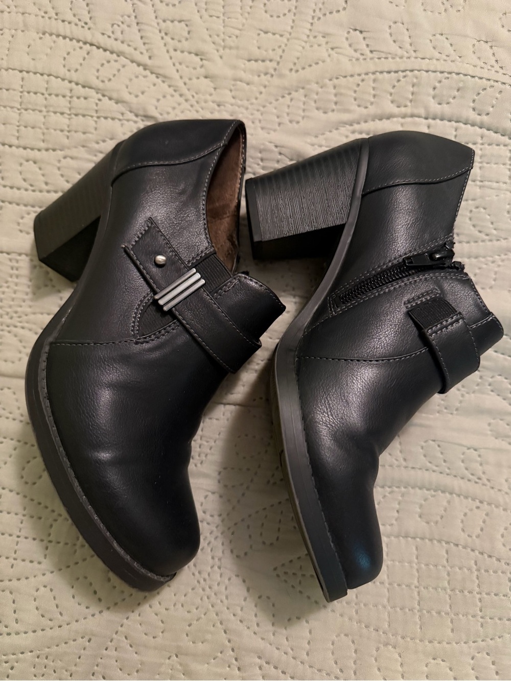 Natural Soul Black Leather Heeled Ankle Boots - Picture 3 of 5